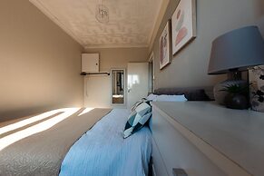 Cosy 1 Bed Apt in Lincoln With Amenities & Parking,