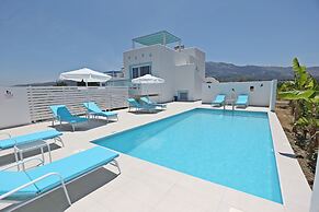 Xenos Villa 7 With a Private Pool Near the sea