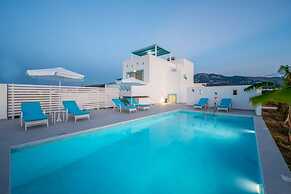 Xenos Villa 7 With a Private Pool Near the sea