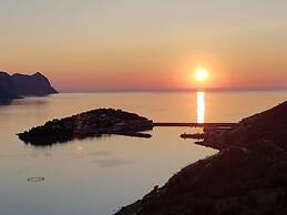 Elvestua House in Nature