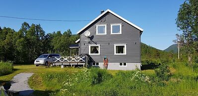 Elvestua House in Nature