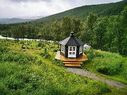 Elvestua House in Nature