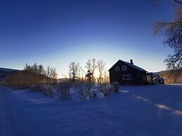 Elvestua House in Nature