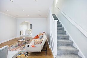 Newly Refurbished Charming 3-bed House in Barking