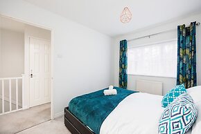 Newly Refurbished Charming 3-bed House in Barking