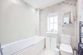 Newly Refurbished Charming 3-bed House in Barking