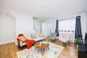 Newly Refurbished Charming 3-bed House in Barking