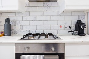 Newly Refurbished Charming 3-bed House in Barking