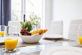 Newly Refurbished Charming 3-bed House in Barking