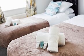 Newly Refurbished Charming 3-bed House in Barking