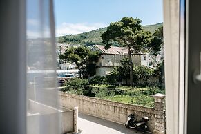 Kala Luxury rooms by DuHomes