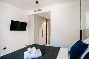 Kala Luxury rooms by DuHomes