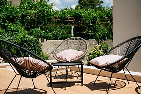 Kala Luxury rooms by DuHomes