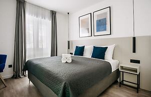 Kala Luxury rooms by DuHomes