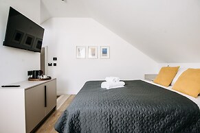 Kala Luxury rooms by DuHomes