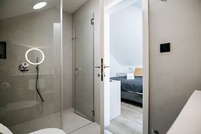 Kala Luxury rooms by DuHomes