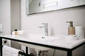 Kala Luxury rooms by DuHomes