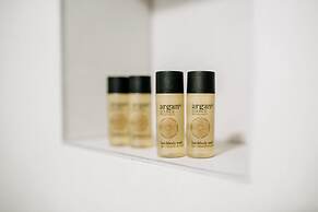 Kala Luxury rooms by DuHomes