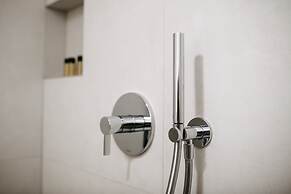 Kala Luxury rooms by DuHomes