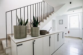 Kala Luxury rooms by DuHomes