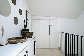 Kala Luxury rooms by DuHomes