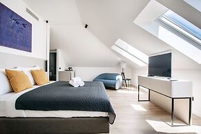 Kala Luxury rooms by DuHomes