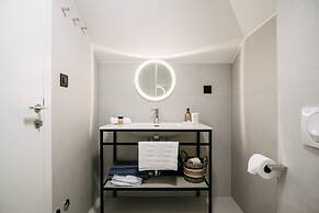 Kala Luxury rooms by DuHomes