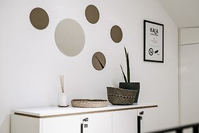 Kala Luxury rooms by DuHomes