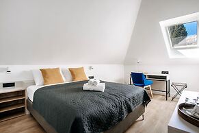 Kala Luxury rooms by DuHomes