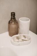 Kala Luxury rooms by DuHomes