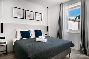 Kala Luxury rooms by DuHomes