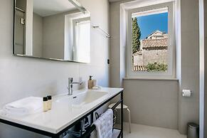 Kala Luxury rooms by DuHomes