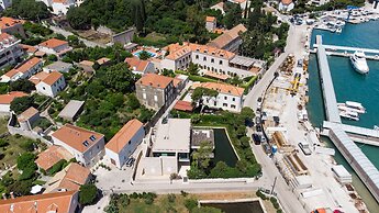 Kala Luxury rooms by DuHomes