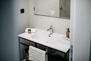 Kala Luxury rooms by DuHomes