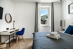 Kala Luxury rooms by DuHomes