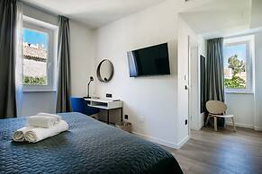 Kala Luxury rooms by DuHomes