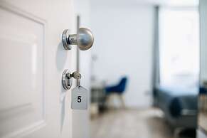 Kala Luxury rooms by DuHomes