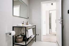 Kala Luxury rooms by DuHomes