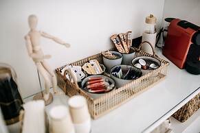 Kala Luxury rooms by DuHomes