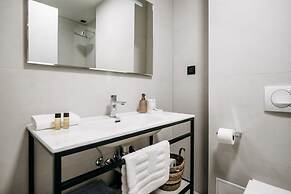 Kala Luxury rooms by DuHomes