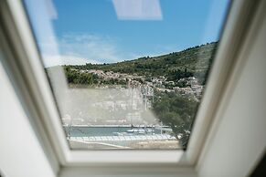 Kala Luxury rooms by DuHomes