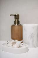 Kala Luxury rooms by DuHomes