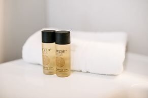 Kala Luxury rooms by DuHomes