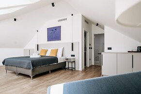 Kala Luxury rooms by DuHomes