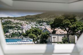 Kala Luxury rooms by DuHomes