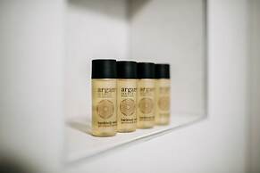 Kala Luxury rooms by DuHomes