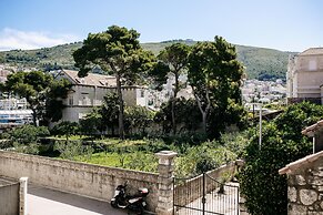 Kala Luxury rooms by DuHomes