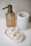 Kala Luxury rooms by DuHomes