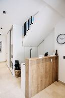 Kala Luxury rooms by DuHomes