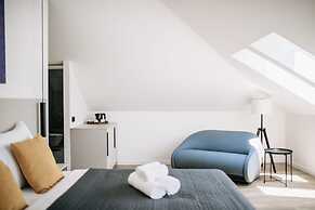 Kala Luxury rooms by DuHomes